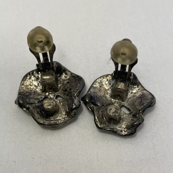 Two Pairs of Vintage Clip-on Earrings Oval & 3 Leaf Antique Looking - Picture 9 of 9